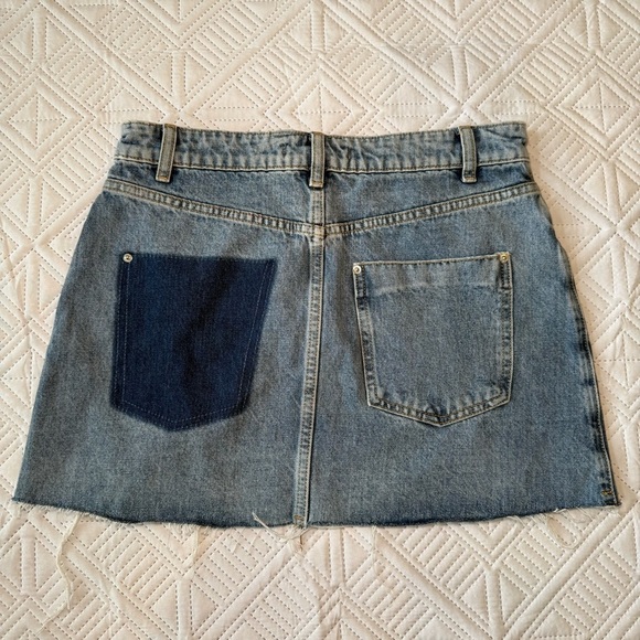Zara Denim Mini Skirt Raw Hem Distressed Size Small - Picture 6 of 7